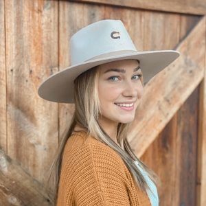 Meet your Posher, Avery